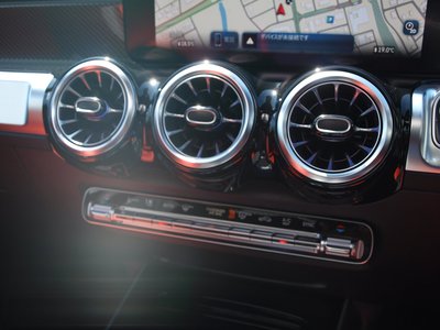2025 Mercedes-BENZ GLB thumbnail 42