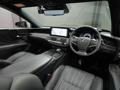 2021 Lexus LS thumbnail 17