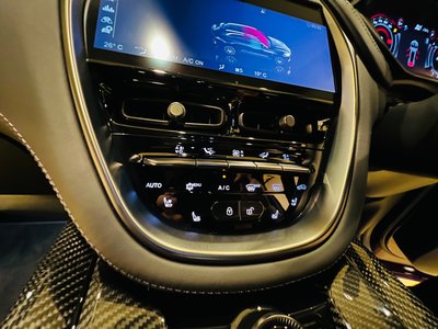 صورة مصغرة 55 لـ 2024 Aston Martin DBX