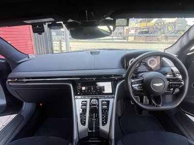 2024 Aston Martin DB12 — миниатюра 3