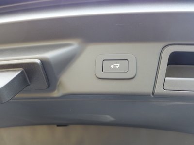 2025 LAND Rover RANGE ROVER VELAR thumbnail 74