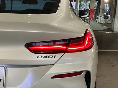 2022 BMW 8 SERIES photo 12