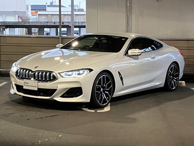 2022 BMW 8 SERIES photo 2