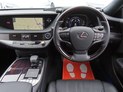 2018 Lexus LS photo 11