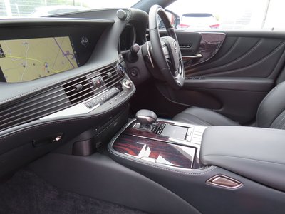 2018 Lexus LS photo 12