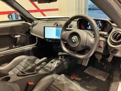 صورة 62 لـ 2015 ALFA Romeo 4C