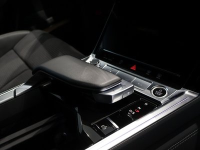 صورة مصغرة 28 لـ 2024 AUDI Q8 E-TRON