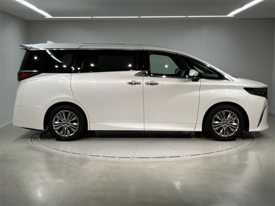 2025 Toyota ALPHARD photo 4