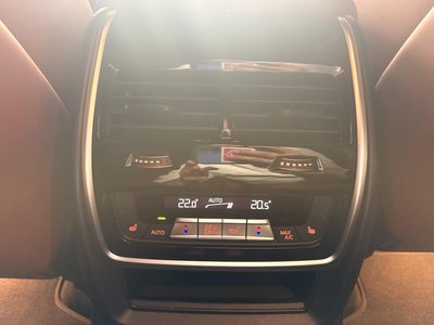 2025 BMW X7 thumbnail 34