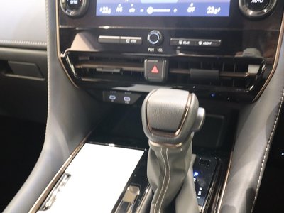 صورة 21 لـ 2025 Toyota ALPHARD