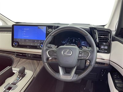 2025 Lexus LM photo 15