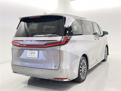 2025 Lexus LM photo 11