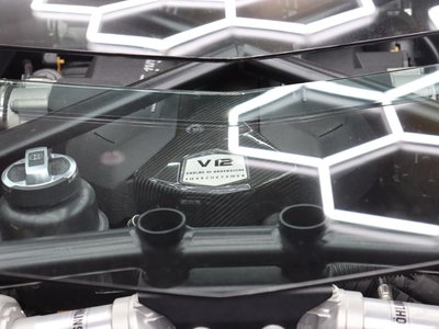 صورة 16 لـ 2012 Lamborghini AVENTADOR