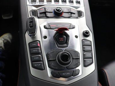 صورة 15 لـ 2012 Lamborghini AVENTADOR