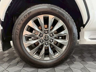 صورة 24 لـ 2025 Toyota LAND CRUISER 300
