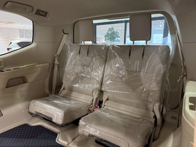 صورة 68 لـ 2025 Toyota LAND CRUISER 300
