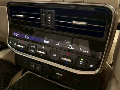 صورة 62 لـ 2025 Toyota LAND CRUISER 300