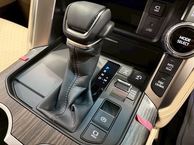 صورة 47 لـ 2025 Toyota LAND CRUISER 300