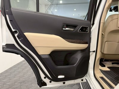 صورة 43 لـ 2025 Toyota LAND CRUISER 300