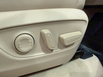 صورة 28 لـ 2025 Toyota LAND CRUISER 300