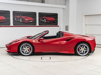 صورة 10 لـ 2021 Ferrari F8 SPIDER