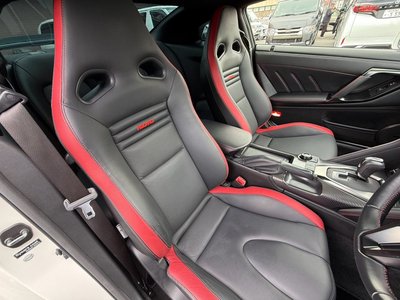 2017 Nissan GT-R — миниатюра 5