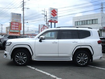 2025 Toyota LAND CRUISER 300 photo 10