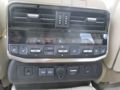 2025 Toyota LAND CRUISER 300 thumbnail 27