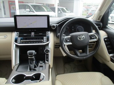 2025 Toyota LAND CRUISER 300 thumbnail 33