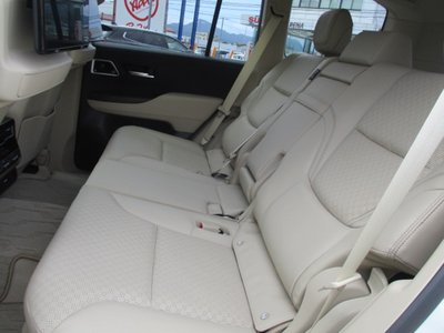 2025 Toyota LAND CRUISER 300 thumbnail 25