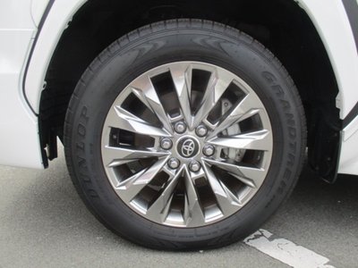 2025 Toyota LAND CRUISER 300 photo 11