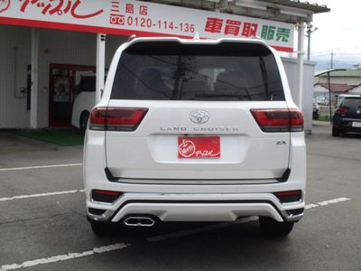 2025 Toyota LAND CRUISER 300 photo 13