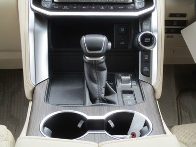 2025 Toyota LAND CRUISER 300 thumbnail 36