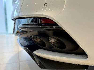 2019 Aston Martin DBS SUPERLEGGERA — фото 19