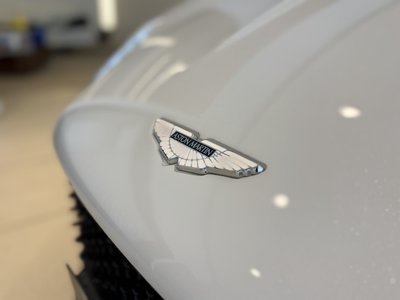 2019 Aston Martin DBS SUPERLEGGERA — фото 29
