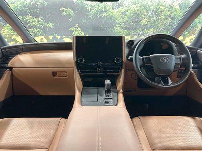 2025 Toyota VELLFIRE — фото 2