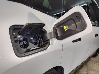 2025 BMW IX — миниатюра 74