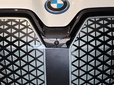 2025 BMW IX — миниатюра 71