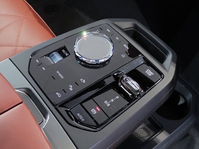 2025 BMW IX — миниатюра 11