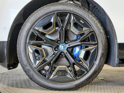 2025 BMW IX — миниатюра 39