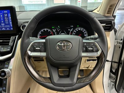 2024 Toyota LAND CRUISER 300 thumbnail 31