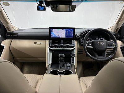 2024 Toyota LAND CRUISER 300 photo 3