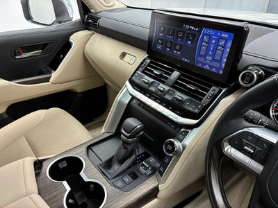 2024 Toyota LAND CRUISER 300 thumbnail 35