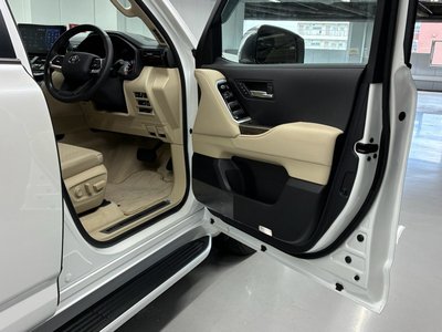 2024 Toyota LAND CRUISER 300 thumbnail 22