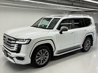 2024 Toyota LAND CRUISER 300 photo 1