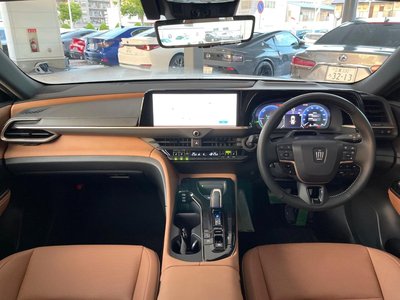2025 Toyota CROWN SPORT photo 2