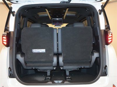 2025 Toyota ALPHARD — фото 32