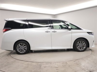 2025 Toyota ALPHARD — фото 2