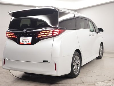 2025 Toyota ALPHARD — фото 3