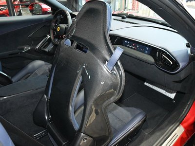 صورة 17 لـ 2025 Ferrari 12 CILINDRI